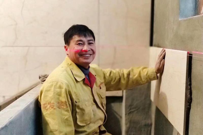 龙发装饰工地工人