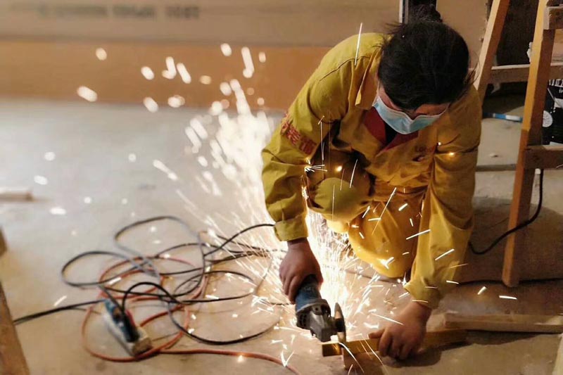 龙发装饰工地工人照片