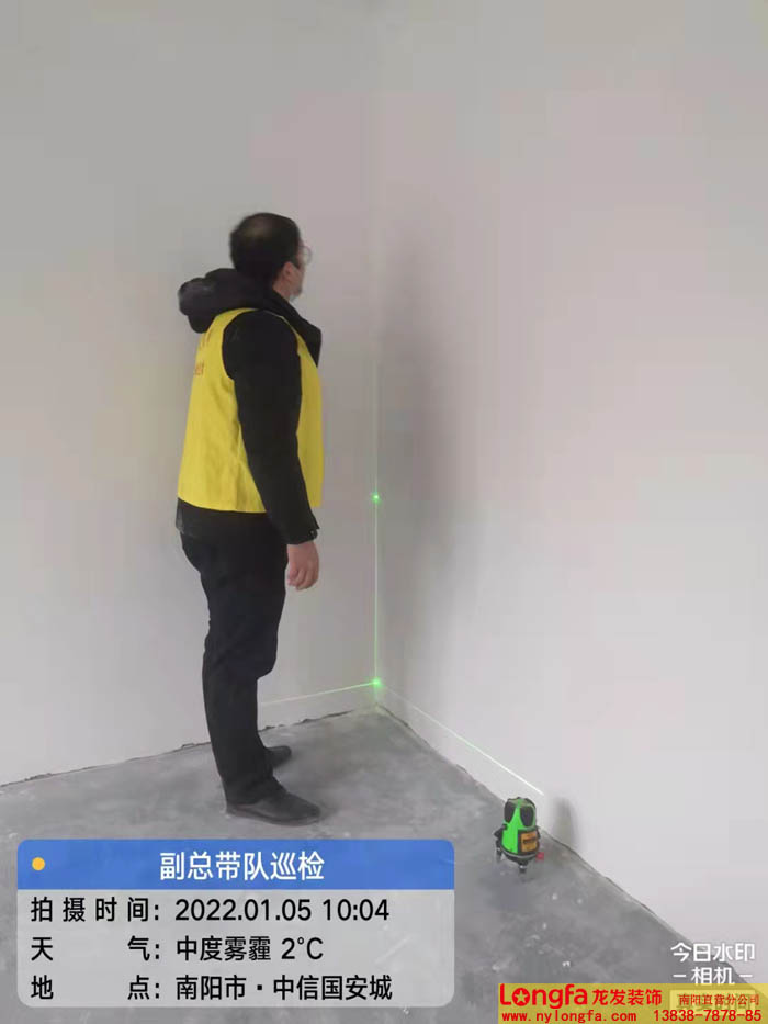 南阳中信国安城小区装修工地巡检墙面垂直度(图4)